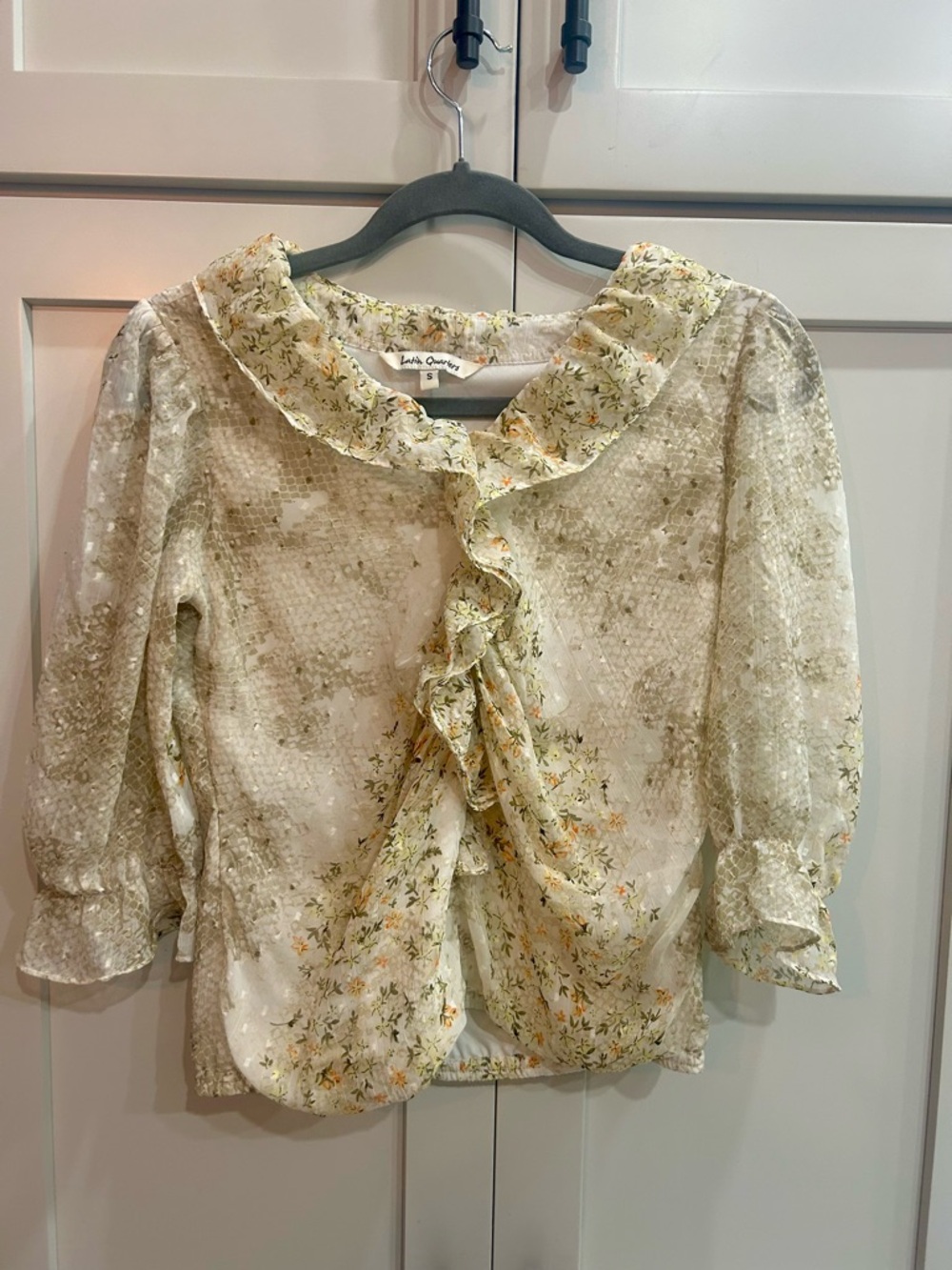 Latin Quaters small Floral Ruffle Front Blouse feminine coquette